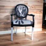 Fauteuil Louis XVI noir et blanc motif graphique – Fauteuil de France