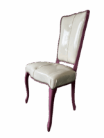 chaise baroque avec revêtement vinyle blanc brillant