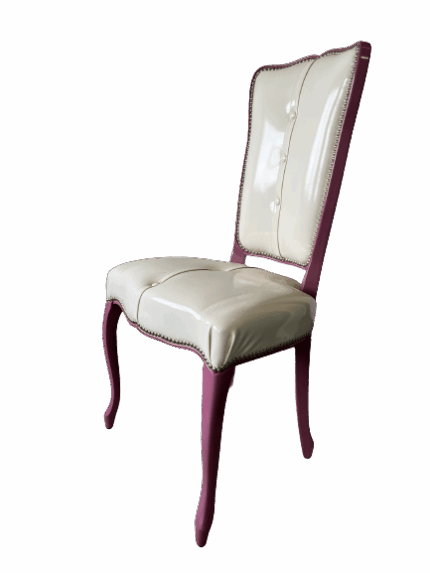 chaise baroque avec revêtement vinyle blanc brillant