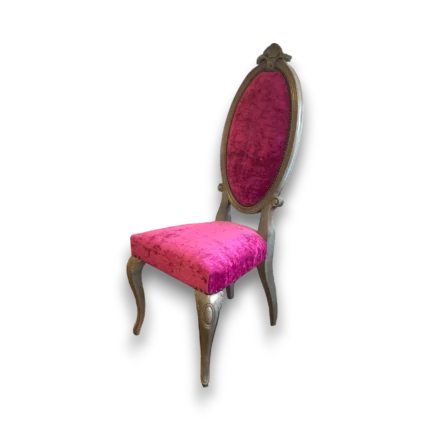 Chaise baroque moderne en velours rose et bois sculpté – Fauteuil de France