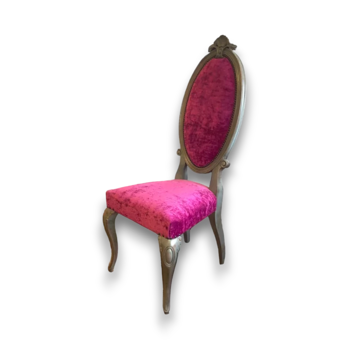 Chaise baroque moderne en velours rose et bois sculpté – Fauteuil de France