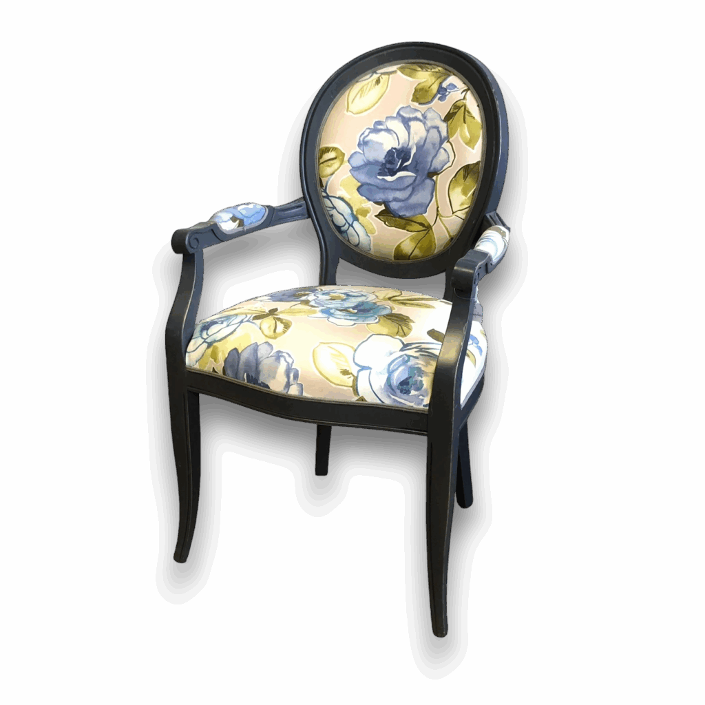 fauteuil style Louis XVI fleurs bleues vue d’angle