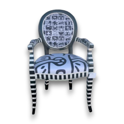 Fauteuil Louis XVI pop art noir et blanc avec rayures – Fauteuil de France
