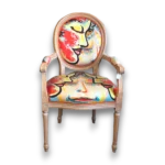 Fauteuil Louis XVI figuratif avec visages colorés – Fauteuil de France