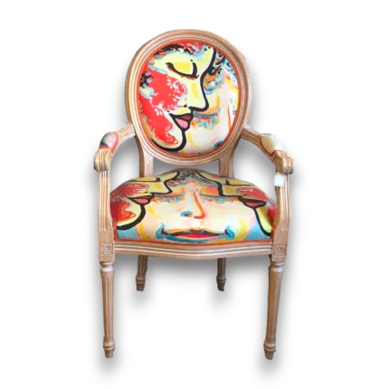 Fauteuil Louis XVI figuratif avec visages colorés – Fauteuil de France